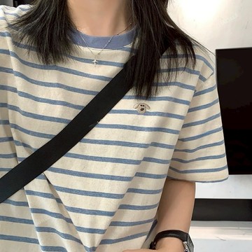 奈看服飾/100棉韓國面料棉麻感精致刺繡小狗狗清新條紋二色 薄料經典條紋 透氣舒服t恤 短袖 上衣
