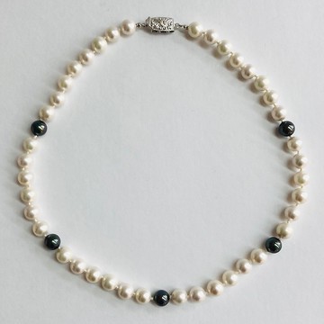 貝殼拋光珍珠混色全結項鍊 / 8mm 約 44cm / 白色x孔雀綠 / 日本製造