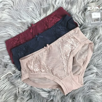 內褲【獨家】Ada姐姐-Mini Queen唯美花瓣蕾絲性感透膚絲質三角褲(3色M-XXXL)