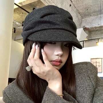 🌟折價券必買🌟帽子 山本風褶皺平頂馬術帽【H0425】JAN14｜1色  19LADY〔現貨〕