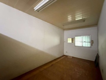 高雄火車站後驛捷運站面公園首排透天店面｜高雄市三民區松江街