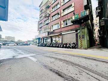 屋況很誠實長相不騙人就等設計師來逆天改命中｜新北市三重區三民街