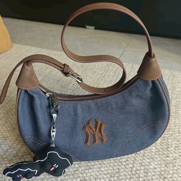 MLB 牛仔藍 復古牛仔 KARINA 同款 腋下包 街頭風 日常搭配