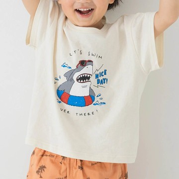 日本 Chil2 - 100%棉 印花柔軟短袖上衣-鯊魚戲水-奶油白
