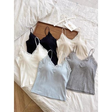 【CHILL】現貨 微性感蕾絲V領背心 自帶胸墊 固定肩帶 BraTop 螺紋修身 顯瘦吊帶背心 免穿內衣背心 細肩帶