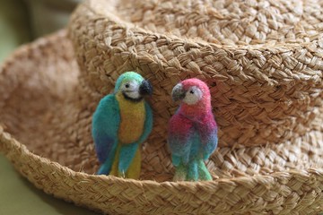 彩虹鸚鵡別針 共兩款  紅金剛鸚鵡 黃金剛鸚鵡 現貨款 可直接下標