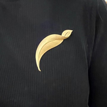 •Duchess• Crown Trifari金屬葉片中型款胸針