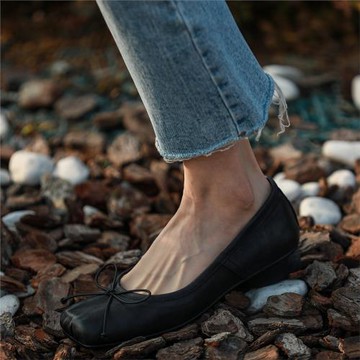 單鞋女春季2023年新款方頭淺口粗跟百搭網紅大碼甜美蝴蝶結小皮鞋