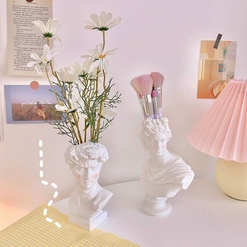 ins風學生桌面文藝復古擺件大衛雕像筆筒化妝刷收納頭像石膏花插