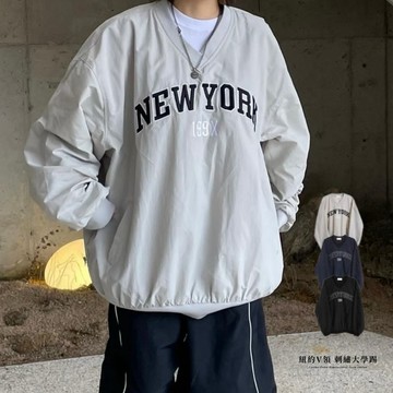 [HYC] 韓國 NEW YORK 199X 刺繡 V領 紐約 大學風T 落肩 寬鬆 風衣 球衣 大學T 【98201】