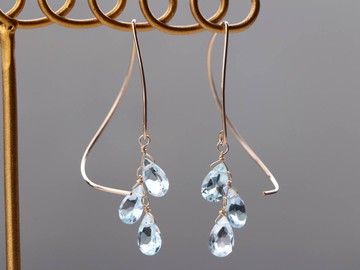 14kgf- 天藍色托帕石半捲曲穿孔耳環