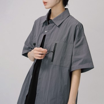 QUEENSHOP_F 情侶裝 防水口袋設計短袖襯衫1/2 現+預 【01025674】