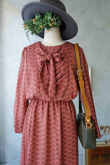 尋寶古著-莓紅色復古印花蝴蝶結領洋裝