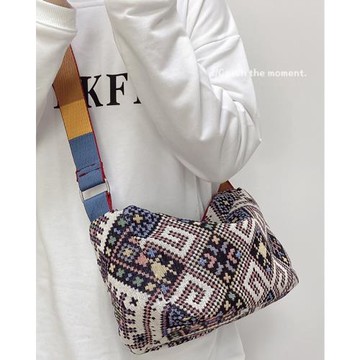 民族風復古斜挎包包女2025新款秋冬文藝通勤帆布包休閑百搭單肩包