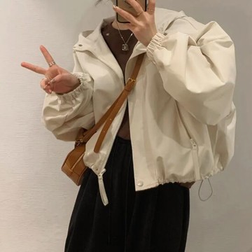 服飾時尚 機車外套 連帽外套 風衣外套 上衣 防風外套 S-2XL新款短版上衣衝鋒衣小個子百搭外套連帽外套-6751.