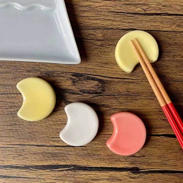 ［拾憩］日本 小田陶器 月亮造型筷架 光滑細緻手感 餐具架 筷子架 湯匙架 日本筷架 陶瓷筷架 入厝禮物
