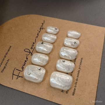 【極光貝母細閃】手工穿戴甲 穿戴式美甲 螺紋奶白閃鑽 貝殼珍珠 中長款 臺灣出貨 拍2送1 網紅新款 美甲新品 純手工穿