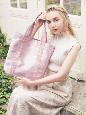 【WEB限定】甜美LOGO印花方形托特包(8S33F0J0700) - Maison de FLEUR