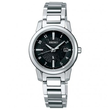 SEIKO 精工 LUKIA 限量太陽能萬年曆鈦金屬電波女錶-28mm(1B35-0AN0D/SSQV081J)