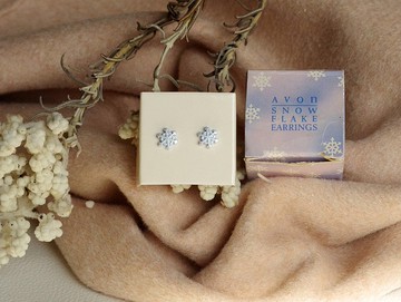 老又好古董珠寶 亮片塑料雪花貼耳針式耳環  Avon 1987  P173 Y