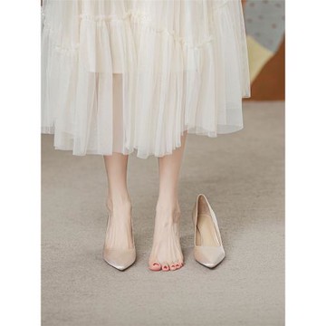 飛燕女鞋2024春夏新款仙女鞋單鞋香檳色綢緞細跟小碼宴會高跟鞋女