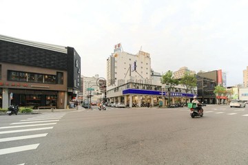 高雄火車站+美麗島捷運∣文賢苑兩房｜高雄市新興區七賢二路