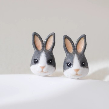 靈動可愛灰白道奇兔琺瑯耳環~耳夾