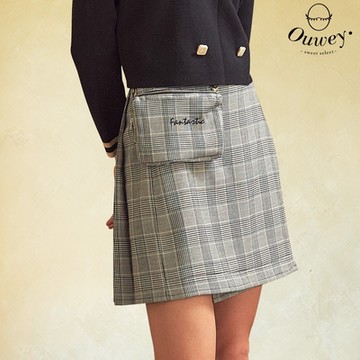 OUWEY歐薇 青春格紋附腰包交叉暗釦百褶短裙(黑色；S-M)3223162009