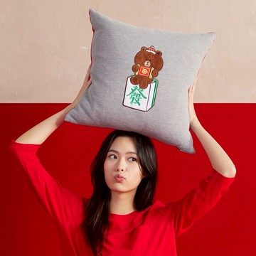 【YVONNE以旺傢飾】熊大發財方形抱枕（45x45公分）