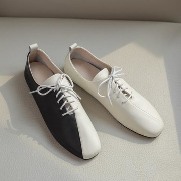 英倫風黑白拼色系帶小皮鞋平底帥氣不對稱鴛鴦鞋小眾設計師單鞋女