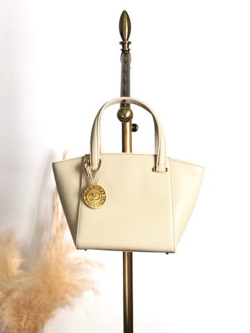 【 日本直送 名牌中古包 】VALENTINO GARAVANI 經典手提包 象牙白 壓印飾牌皮革 cfapyn