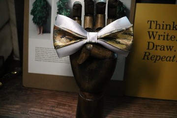 灰色夹油画风领结真丝拼接蝴蝶结