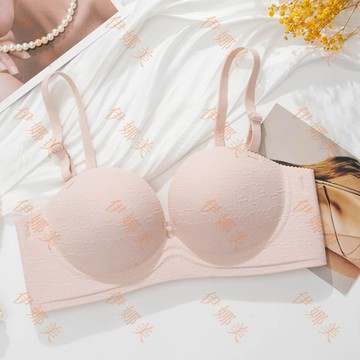 【臺灣出貨👙】無痕內衣小胸聚攏顯大無鋼圈防下垂側收副乳調整型防下垂文胸罩【伊娜美】