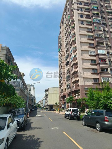 景秀山林社區庭院1+2樓四房平車｜高雄市鼓山區裕民街