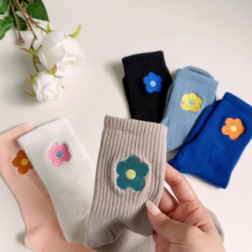 【全館現貨】 一朵小花刺繡 短襪 女襪 中筒襪 推推襪【881066】