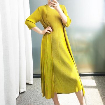 一人一褶T011三宅壓皺2023春夏背心連衣裙披肩兩件套時尚優雅簡約