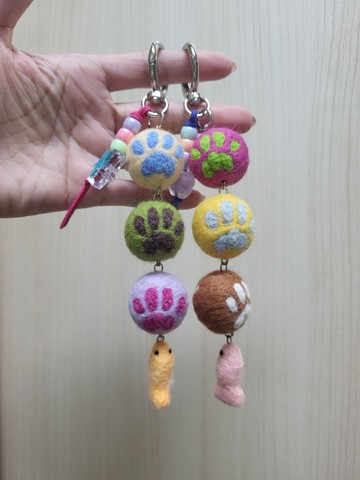 珮寧手作│一串貓掌球│羊毛氈吊飾.掛件.鑰匙圈│