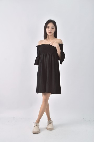 (S) 一字領黑色洋裝