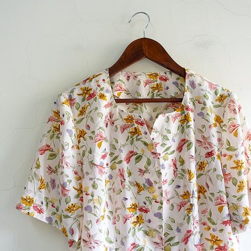 Slowly古著/Vintage/粉嫩花色/古著上衣