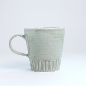 明芽窯 | 柴燒青瓷刻紋把杯 陶杯 青色 溫潤 杯子 咖啡杯 H10