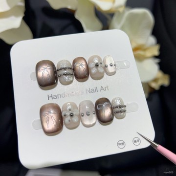 ➕最新設計款穿戴甲💅【咖啡奶杏】金屬質感貓眼立體小花手繪蝴蝶結輕奢精緻手工穿戴甲短方圓穿戴甲 DBIE