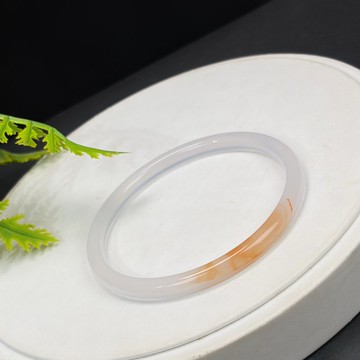 白瑪瑙手鐲 59+MM 冰潤起光飄一抹橘 細圓條叮當款 辟邪護身靈氣