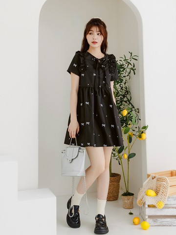 刺繡蝴蝶結綁帶荷葉拼接短洋裝