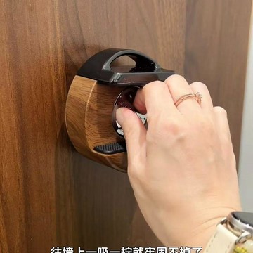 實用好物推薦 排插固定器 理綫器 插排固定架吸盤安裝 免打孔排插固器 一按即裝 遙控器收納 插線板收納 插座收纳