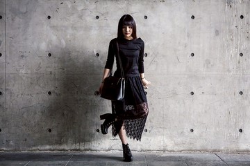 保證不脫皮-一年保固-台灣製作-純素皮革-環釦包_黑