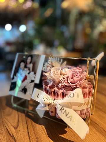 永生花&鈔票鞦韆照片夾花禮