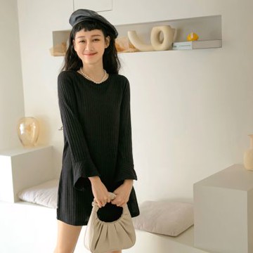 OB嚴選-針織長版坑條紋側開衩造型長袖上衣《AB16444-》