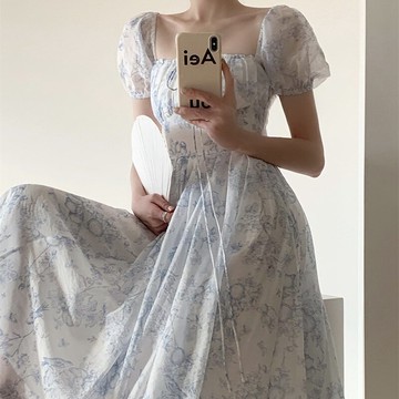 法式露肩別致驚艷連衣裙女2022春夏季新款泡泡袖氣質中長款高級感