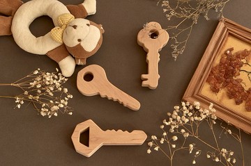嬰兒木鑰匙、木製玩具、幼兒生日禮物