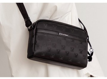 PLAYBOY - 斜背包 Meaningful系列 - 黑色